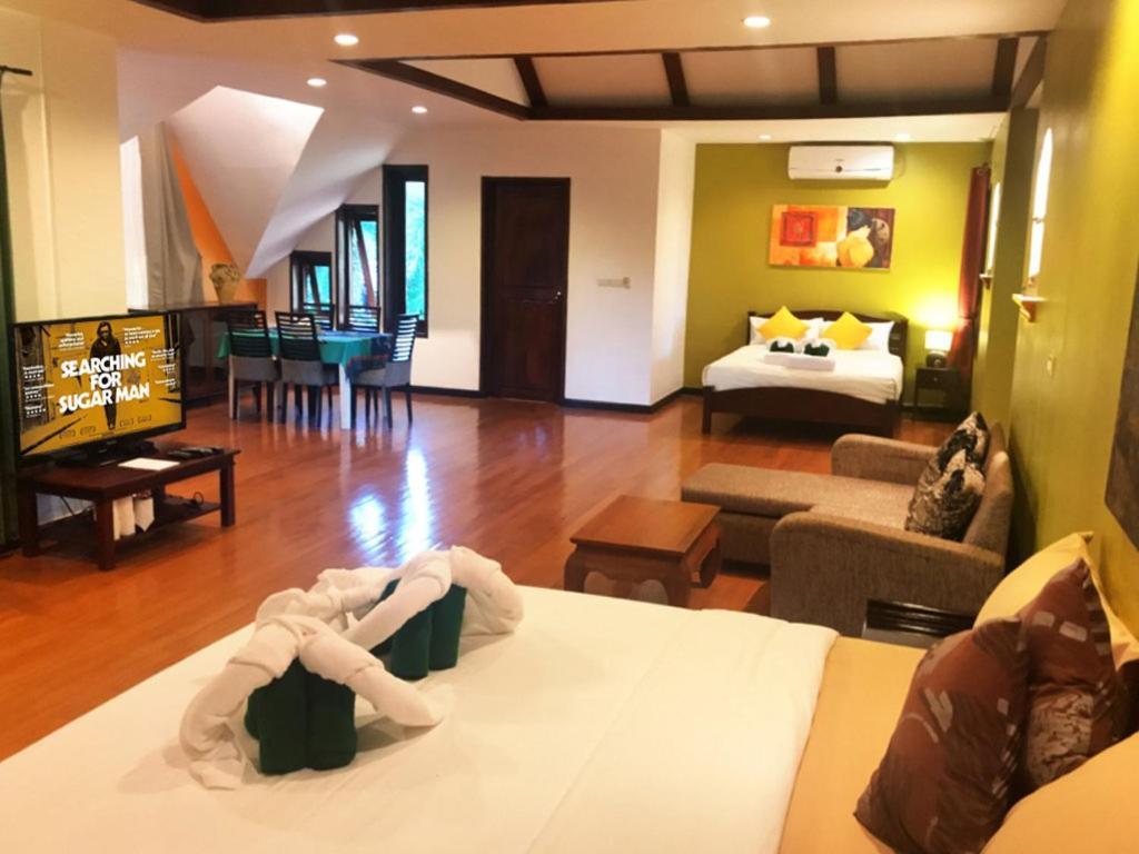 Villa Chaya Khao Lak Luaran gambar